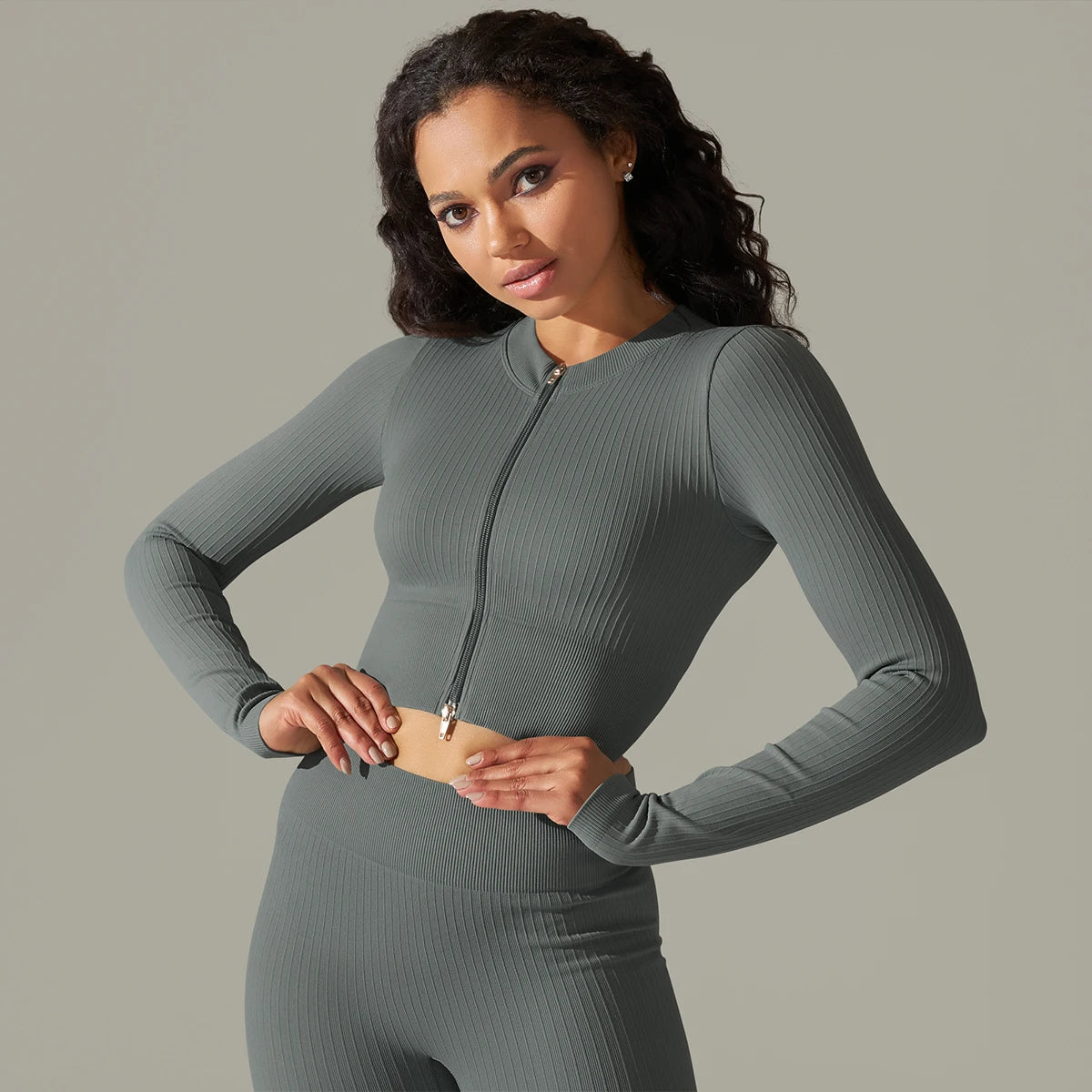 Krótka obcisła bluza rozpinana Tyche-Helthfit.pl