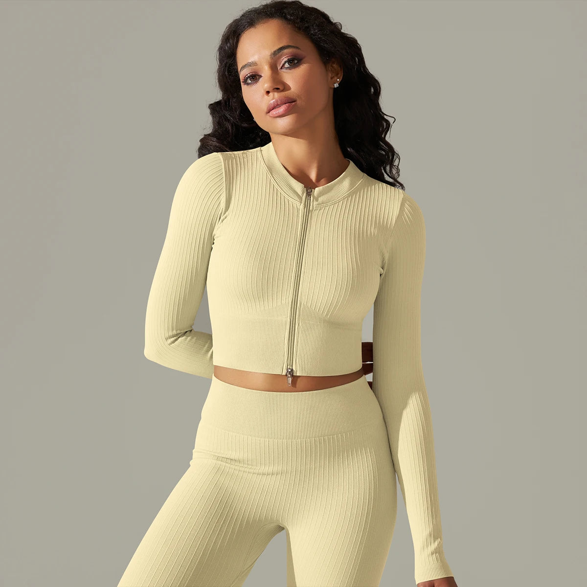 Krótka obcisła bluza rozpinana Tyche-Helthfit.pl