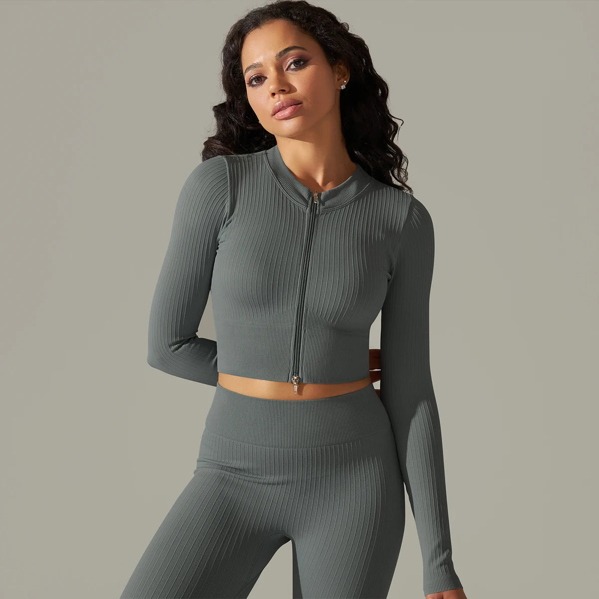 Krótka obcisła bluza rozpinana Tyche-Helthfit.pl