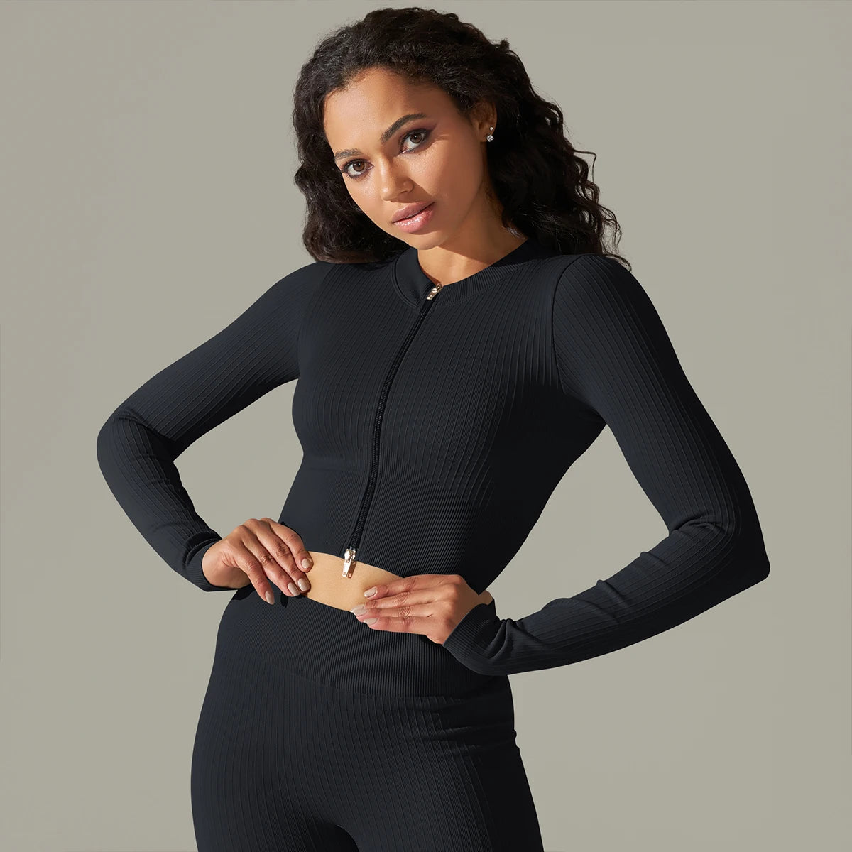 Krótka obcisła bluza rozpinana Tyche-Helthfit.pl