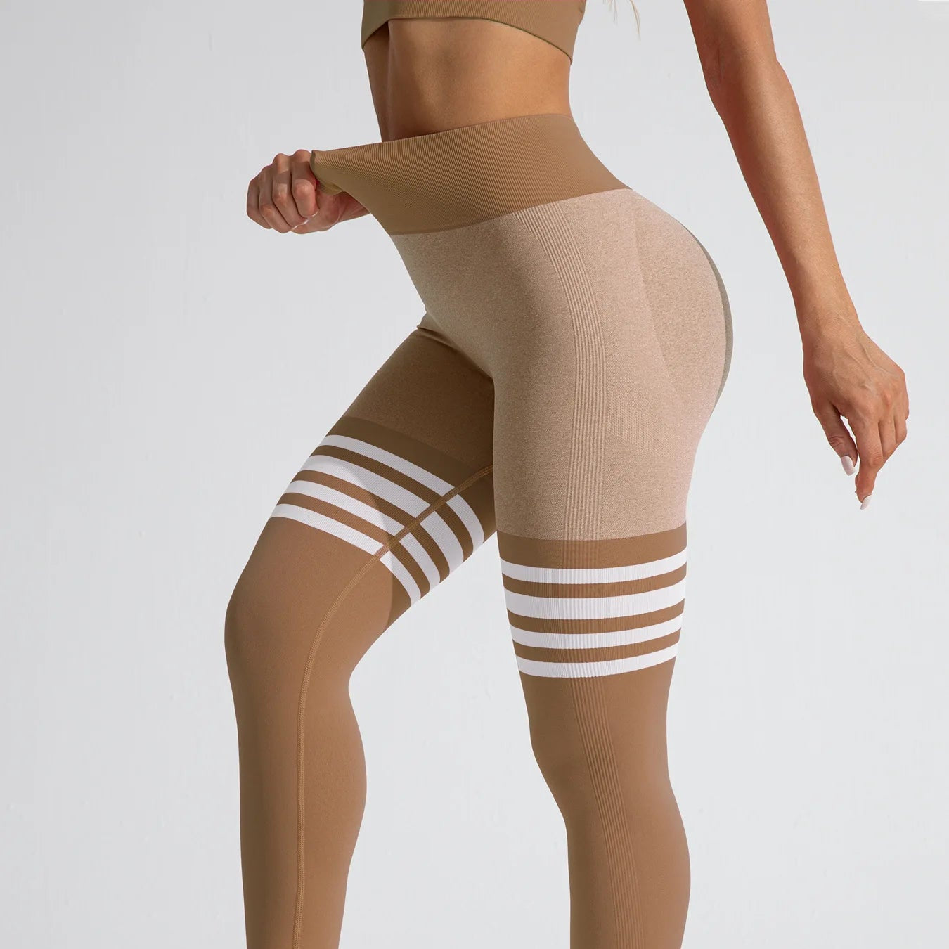 Legginsy z ozdobnymi paskami i efektem PushUp Ejlejtyja-helthfit.pl