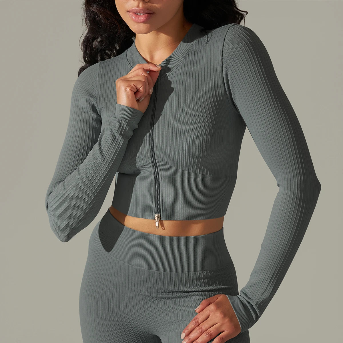Krótka obcisła bluza rozpinana Tyche-Helthfit.pl
