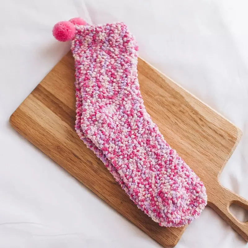 Puszyste skarpetki z pomponikiem Iris-helthfit.pl