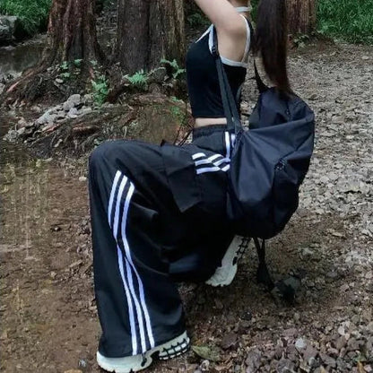 Luźne spodnie dresowe z lampasami i kieszonkami Eros-helthfit.pl