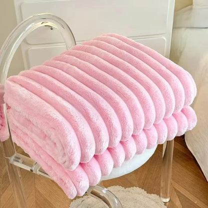 Puszysty kocyk w poziome paski Melpomene-helthfit.pl