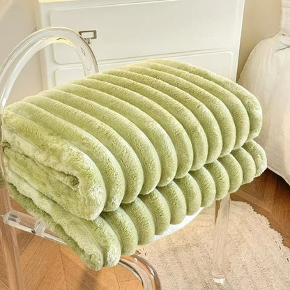 Puszysty kocyk w poziome paski Melpomene-helthfit.pl